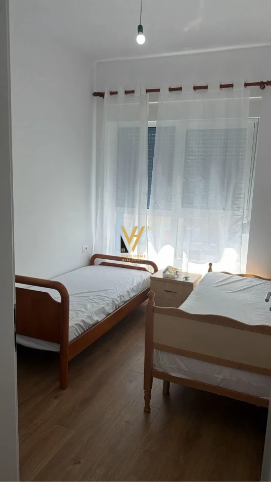 Tirane, jepet me qera apartament 2+1+Ballkon Kati 7, 95 m² 520 € (ALI DEMI)