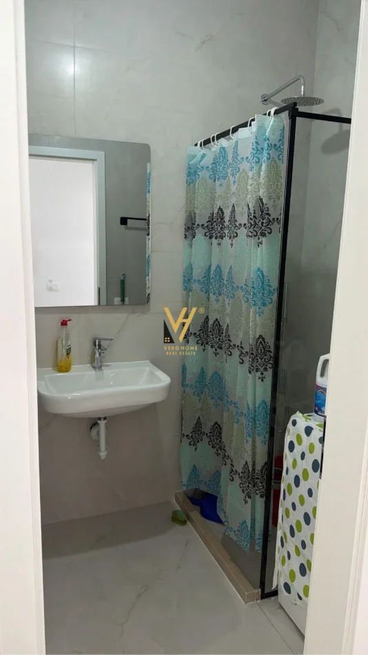 Tirane, jepet me qera apartament 2+1+Ballkon Kati 7, 95 m² 520 € (ALI DEMI)