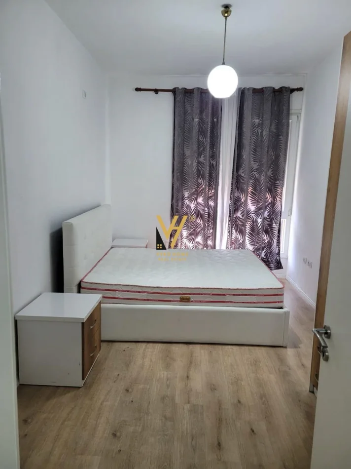 Tirane, jepet me qera apartament 1+1+Ballkon Kati 4, 55 m² 420 € (5 MAJI)
