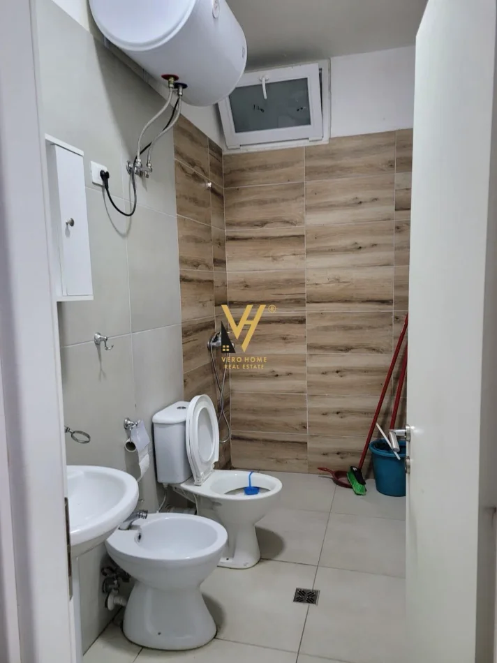 Tirane, jepet me qera apartament 1+1+Ballkon Kati 4, 55 m² 420 € (5 MAJI)