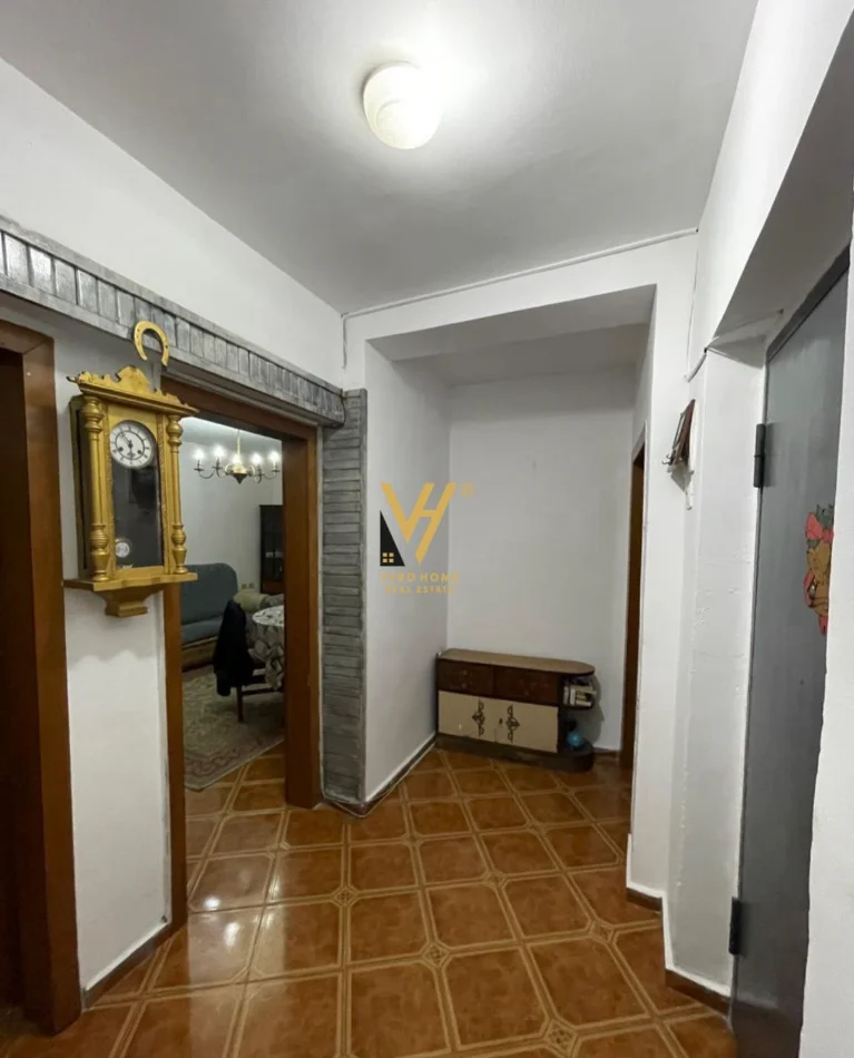 Tirane, jepet me qera apartament 2+1+Ballkon Kati 5, 85 m² 520 € (5 MAJI)