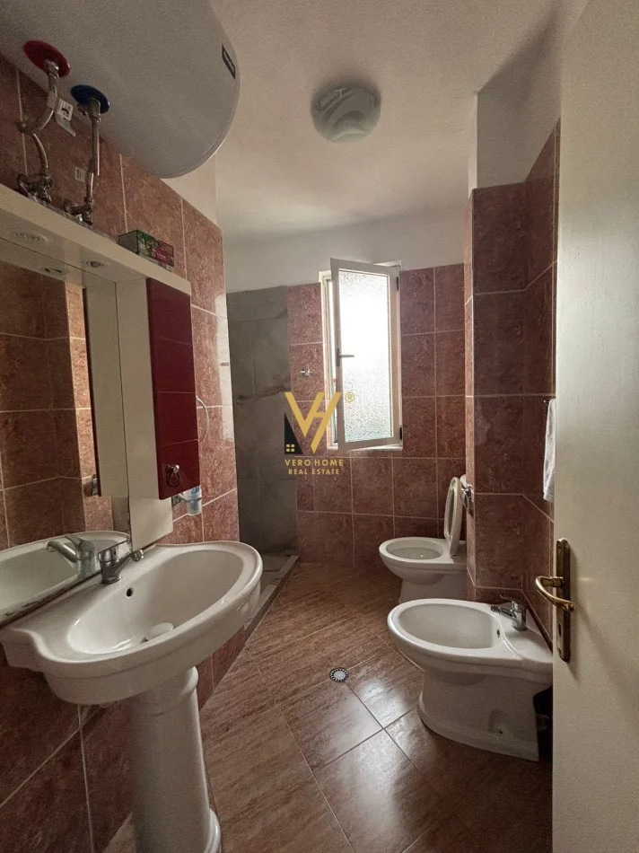 Tirane, jepet me qera apartament 1+1+Ballkon Kati 7, 65 m² 600 € (MYSLYM SHYRI)