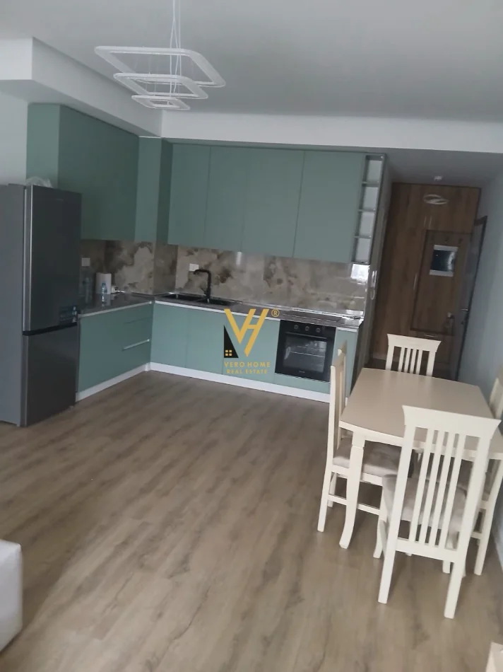 Tirane, jepet me qera apartament 2+1+Ballkon Kati 1, 90 m² 520 € (SAUK I VJETER)
