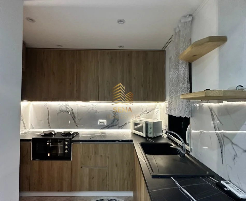 Tirane, jepet me qera apartament 1+1 Kati 2, 65 m² 500 € (Rruga Durresit)
