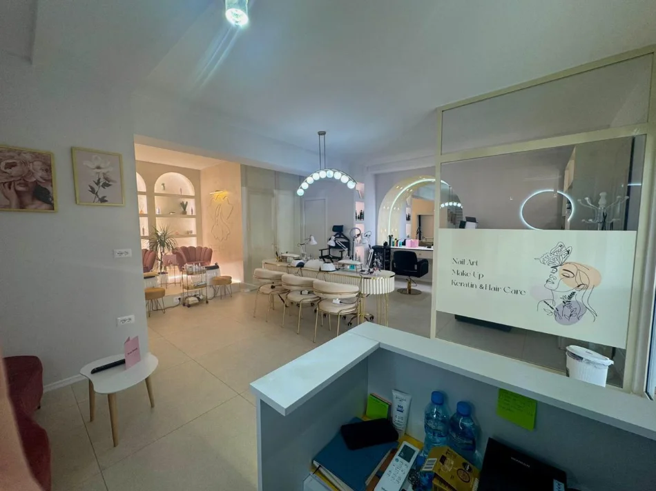 Tirane, jepet me qera dyqan Kati 0, 77 m² 650 € (Rruga Irfan Tomini)