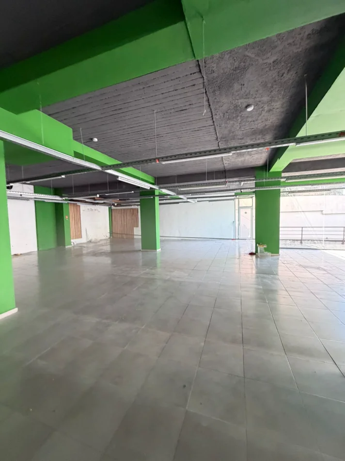 Tirane, jepet me qera ambjent biznesi Kati 0, 500 m² 3.500 € (Kodra e Diellit)