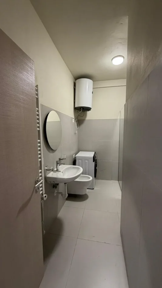 Tirane, jepet me qera apartament 1+1+Ballkon Kati 2, 72 m² 600 € (River Residence)