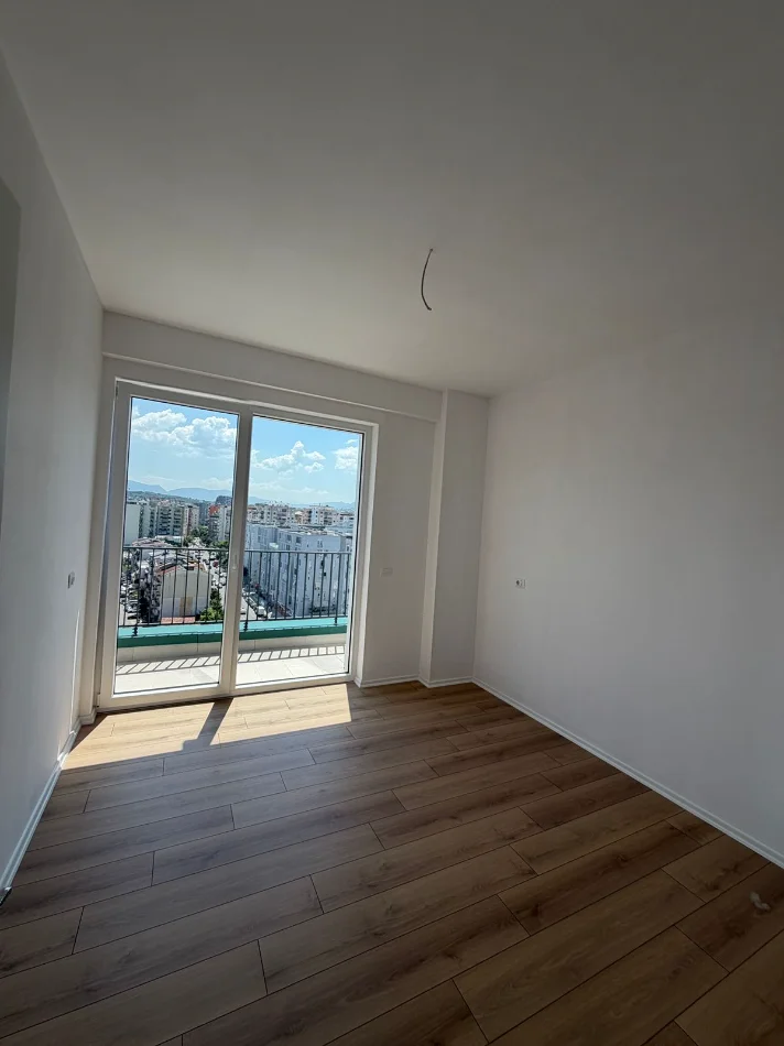 Tirane, jepet me qera ambjent biznesi Kati 1, 64 m² 800 € (Komuna Parisit)