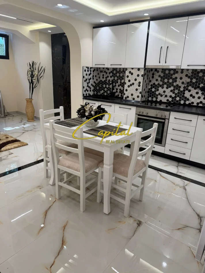 Tirane, jepet me qera apartament 2+1 Kati 2, 80 m² 800 € (AMBASADA AMERIKANE)