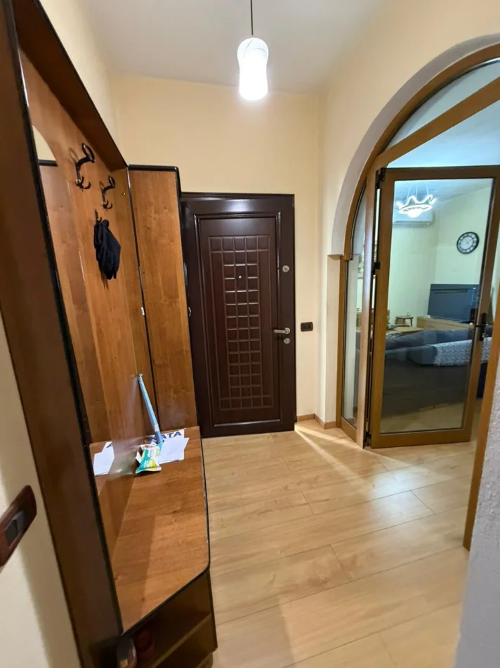 Tirane, jepet me qera shtepi 3+1+Ballkon Kati 2, 130 m² 500 € (Astir)