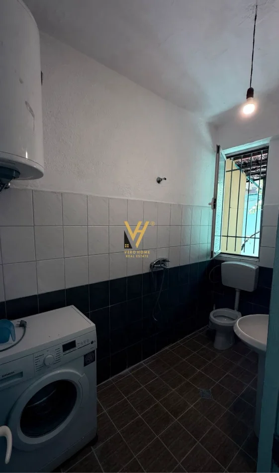 Tirane, jepet me qera apartament 1+1+Ballkon Kati 1, 65 m² 420 € (ZOGU I ZI)