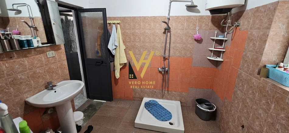 Tirane, jepet me qera apartament 1+1+Ballkon Kati 0, 65 m² 450 € (STADIUMI DINAMO)