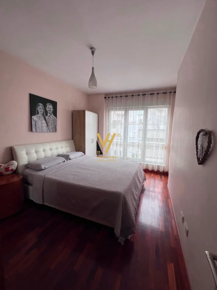 Tirane, jepet me qera apartament 1+1+Ballkon Kati 4, 64 m² 570 € (21 DHJETORI)
