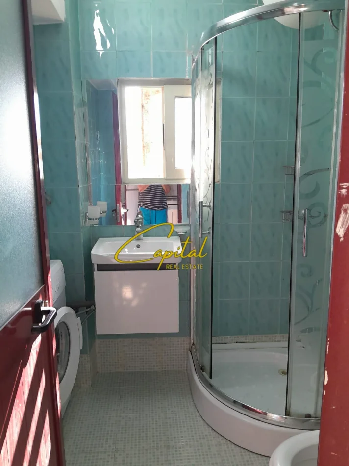Tirane, jepet me qera garsonier 1+1 Kati 4, 45 m² 600 € (QENDER)