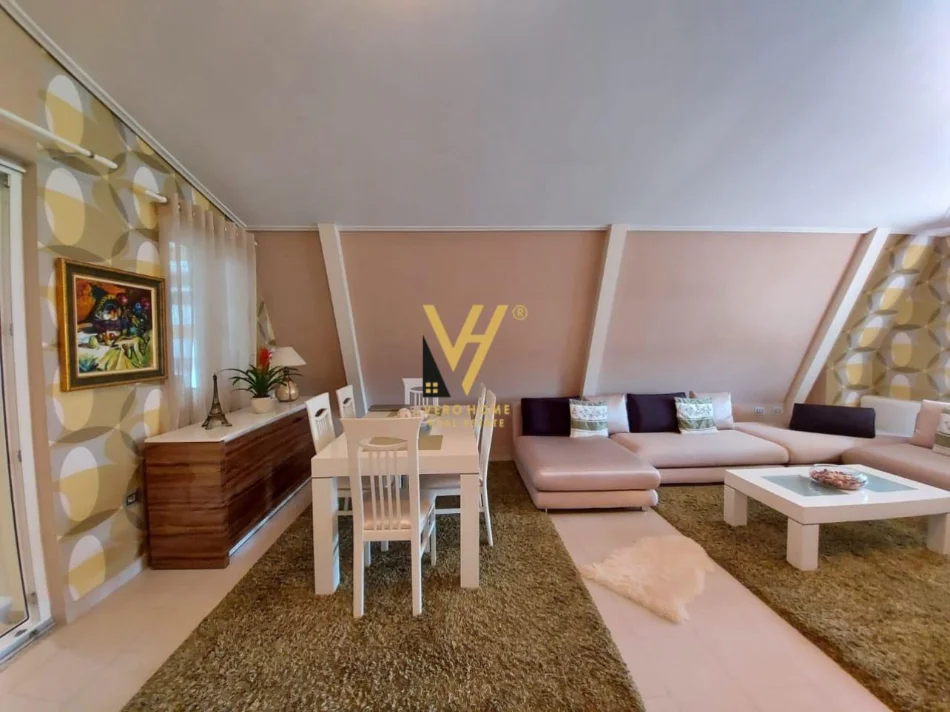 Tirane, jepet me qera apartament 2+1+Ballkon Kati 4, 130 m² 1.000 € (DAJT)