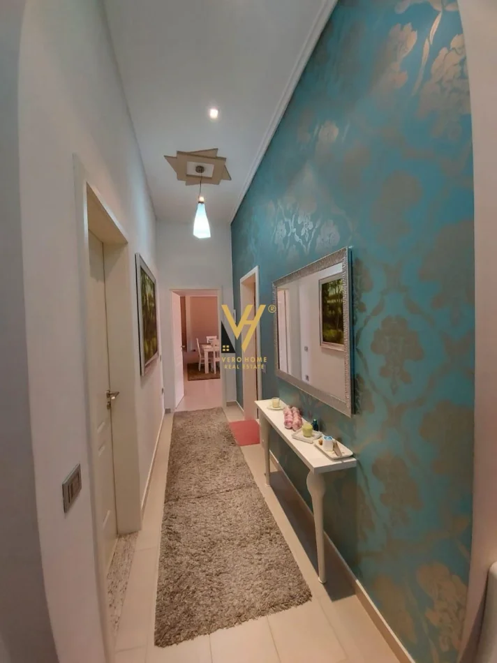 Tirane, jepet me qera apartament 2+1+Ballkon Kati 4, 130 m² 1.000 € (DAJT)