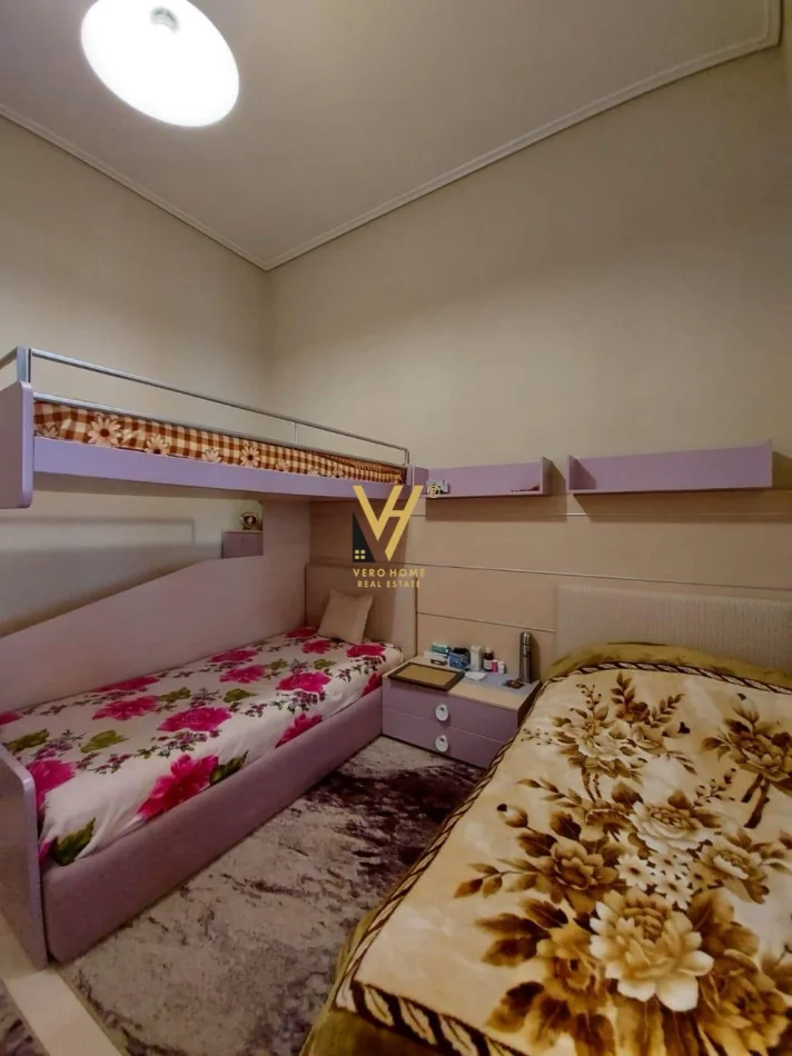 Tirane, jepet me qera apartament 2+1+Ballkon Kati 4, 130 m² 1.000 € (DAJT)