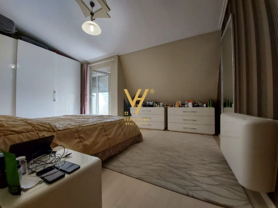 Tirane, jepet me qera apartament 2+1+Ballkon Kati 4, 130 m² 1.000 € (DAJT)