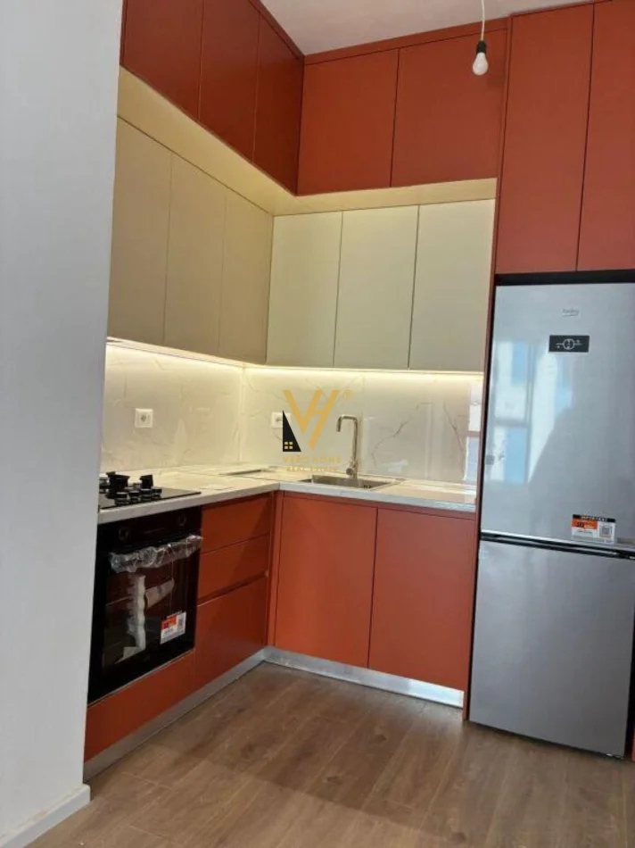 Tirane, jepet me qera apartament 1+1+Ballkon Kati 3, 55 m² 550 € (SHKOZE)