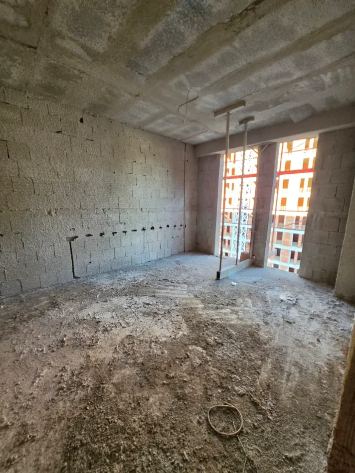 Shitet Ap: ✨️ 2+1+2🚾 1 Ballkon & GARAZHD 🅿️ 📍Riverside Residence - Përball Deliorgjit ( 111m²) 🔥 Kati 5, Çmimi: 222K€ Përfshirë Parkimin 💥