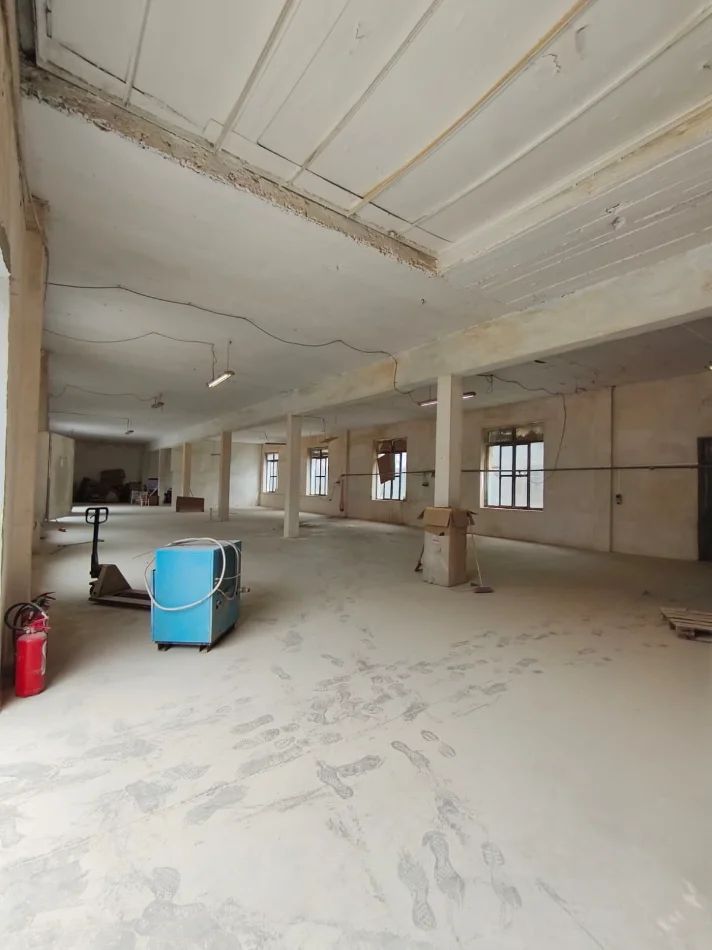Tirane, jepet me qera magazine Kati 0, 1.100 m² 2.340 € (YZBERISHT)