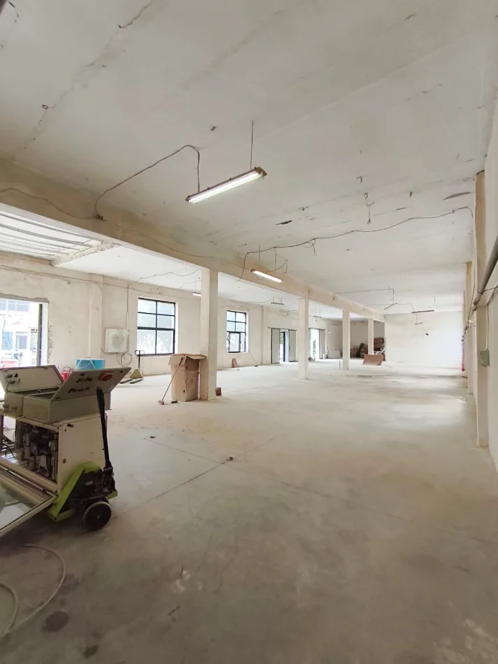 Tirane, jepet me qera magazine Kati 0, 1.100 m² 2.340 € (YZBERISHT)