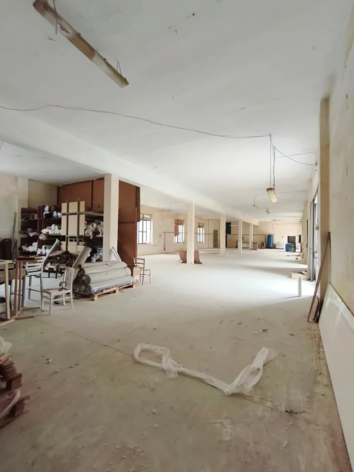 Tirane, jepet me qera magazine Kati 0, 1.100 m² 2.340 € (YZBERISHT)