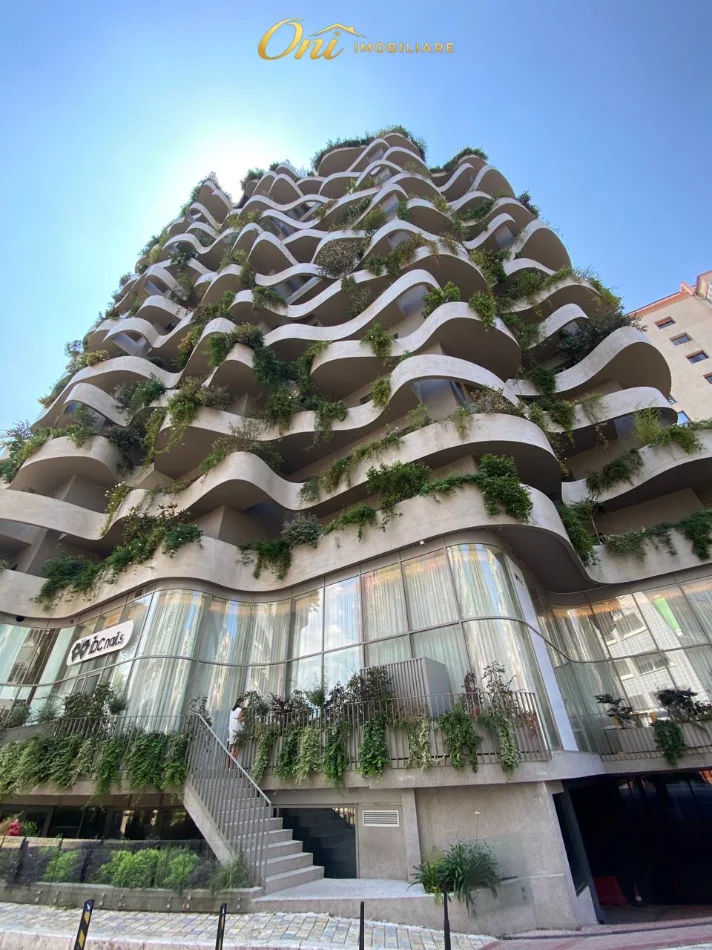 Tirane, jepet me qera zyre Kati 5, 270 m² 4.000 € (LIQENI ARTIFICIAL)