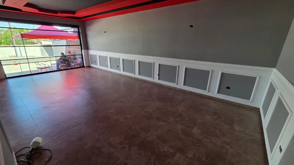 Durres, jepet me qera bar-kafe Kati 0, 118 m² 500 € 