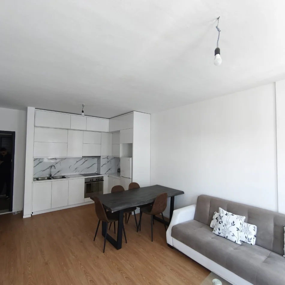 Tirane, shitet apartament 2+1+Ballkon Kati 7, 98 m² 130.000 € (Univers City)