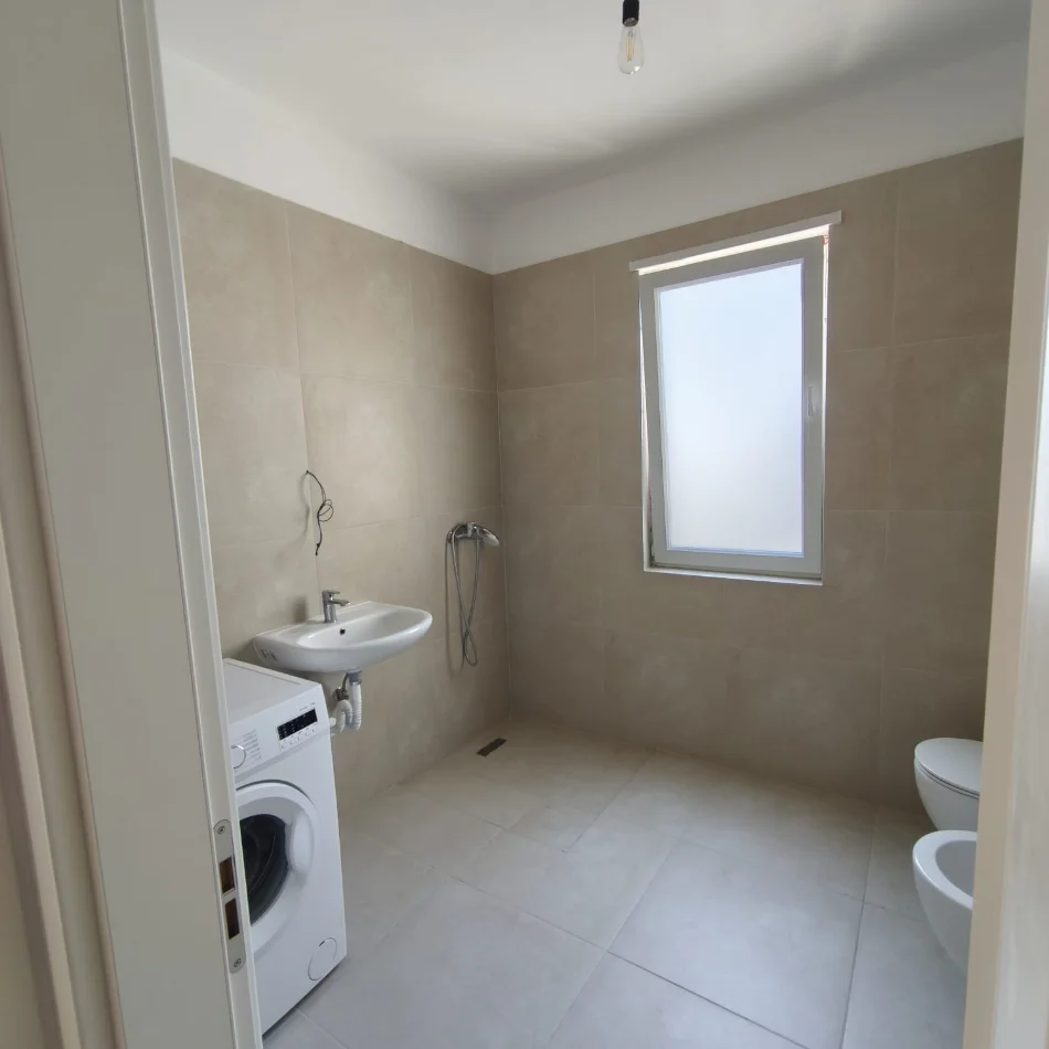 Tirane, shitet apartament 2+1+Ballkon Kati 7, 98 m² 130.000 € (Univers City)