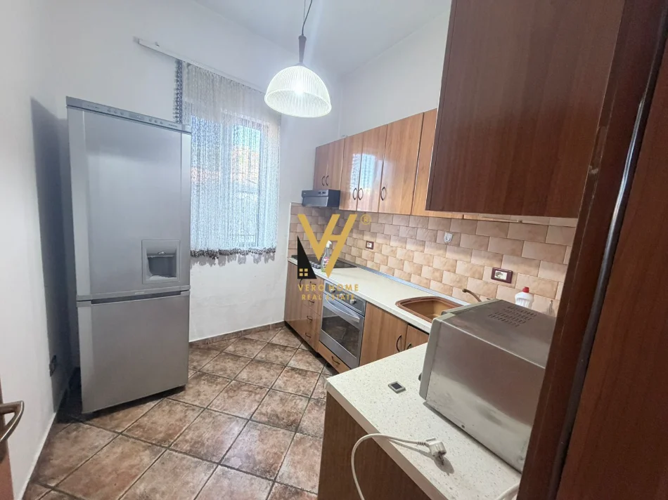 Tirane, jepet me qera apartament 2+1+Ballkon Kati 2, 100 m² 620 € (RRUGA E DURRESIT)