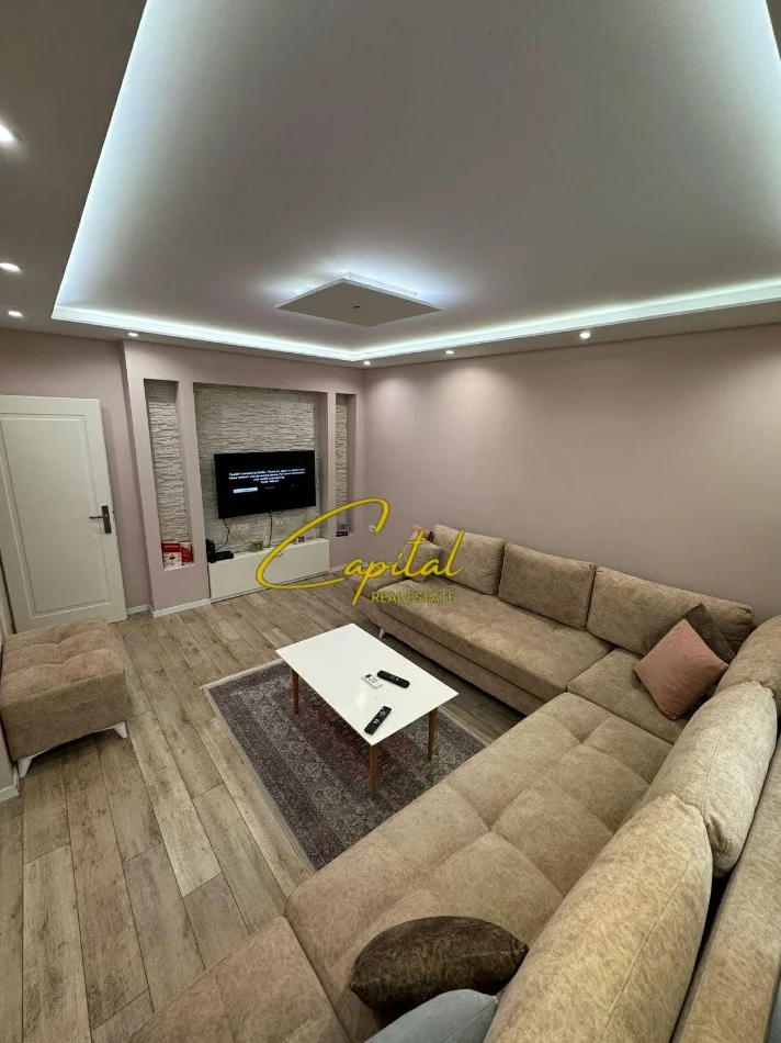 Tirane, jepet me qera apartament 1+1 Kati 4, 64 m² 600 € (21 DHJETORI)