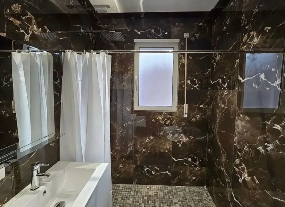 Tirane, shitet apartament 2+1+Ballkon Kati 2, 120 m² 210.000 € (Kopshti Botanik)