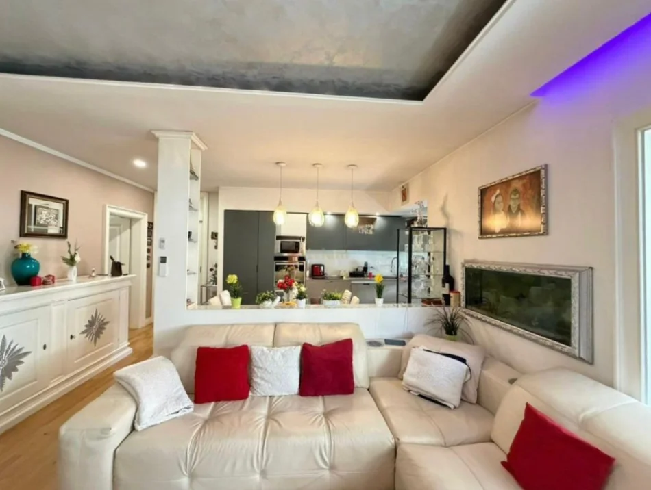 Tirane, shitet apartament 3+1+Ballkon Kati 3, 125 m² 270.000 € (Komuna e Parisit)