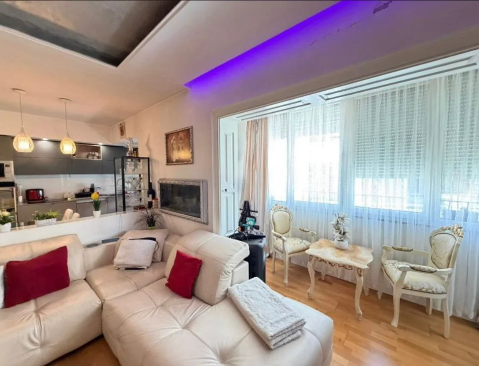 Tirane, shitet apartament 3+1+Ballkon Kati 3, 125 m² 270.000 € (Komuna e Parisit)