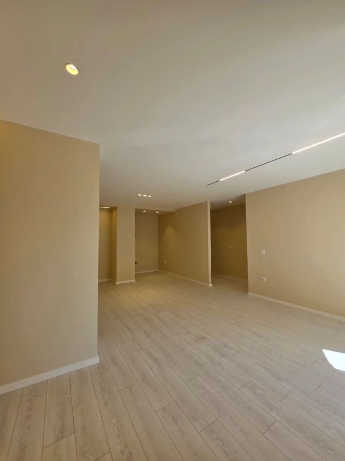 Shitet Ap: ✨️ 3+1+2🚾 1 Ballkon📍(Zogu Zi - Trius Residence) Sip. 125.2 m²) 🔥 Kati 7, Çmimi: 313K ✅️ Ultra Pamje