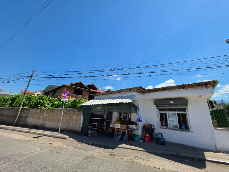 SHITET: Truall ( 500m²) + Shtëpi Private ( 341m² ) 📍 LAPRAKË - Pas Spitalit Ushtarak 200m ) Akses Direkt në Unazë & Autostradë 🛣️ 350.000€ ✨️