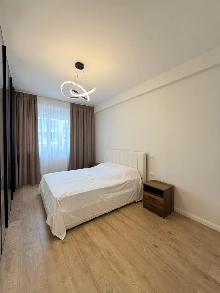 Tirane, jepet me qera apartament 1+1+Ballkon Kati 2, 67 m² 800 € (Komuna e Parisit)