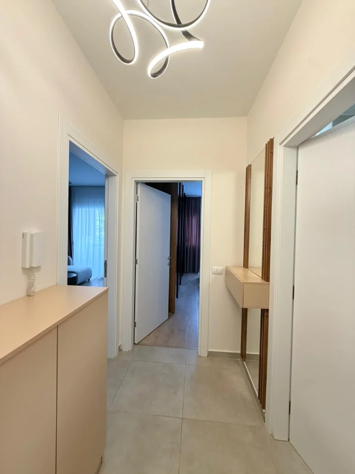 Tirane, jepet me qera apartament 1+1+Ballkon Kati 2, 67 m² 800 € (Komuna e Parisit)