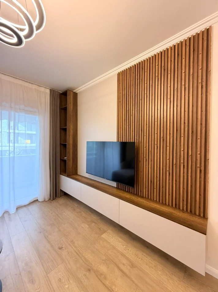 Tirane, jepet me qera apartament 1+1+Ballkon Kati 2, 67 m² 800 € (Komuna e Parisit)