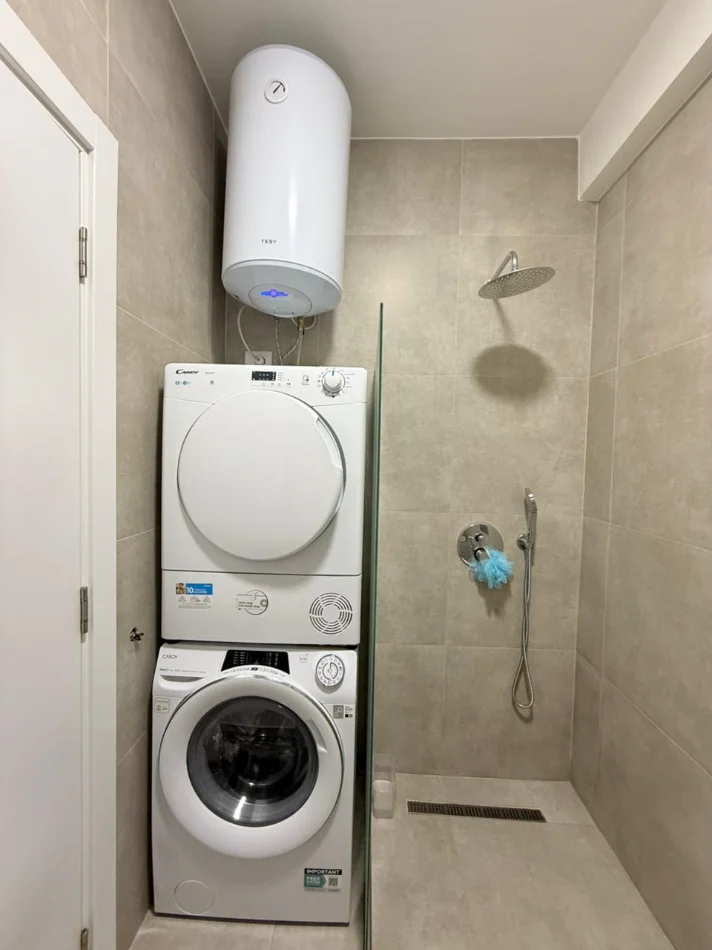 Tirane, jepet me qera apartament 1+1+Ballkon Kati 2, 67 m² 800 € (Komuna e Parisit)