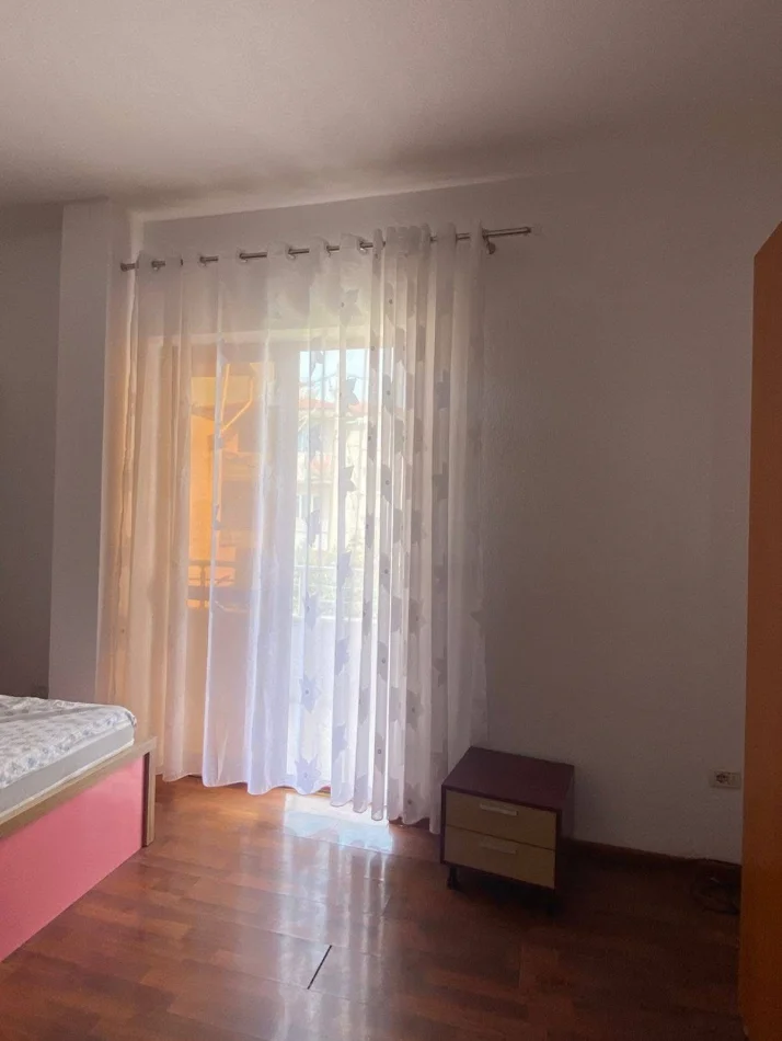 Tirane, jepet me qera apartament 2+1 Kati 2, 80 m² 500 € 