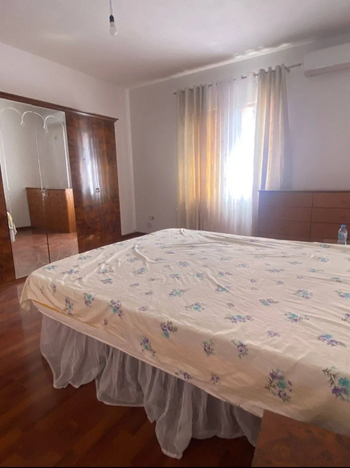 Tirane, jepet me qera apartament 2+1 Kati 2, 80 m² 500 € 