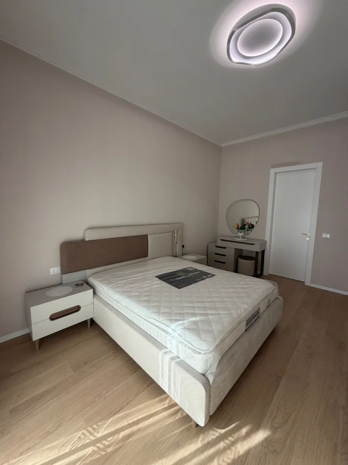 Tirane, jepet me qera apartament 2+1+Ballkon Kati 3, 120 m² 1.300 € (Kompleksi Delijorgji)