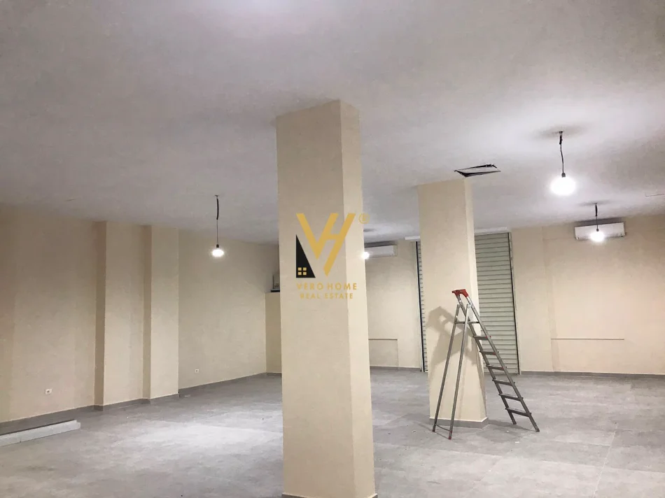Tirane, jepet me qera ambjent biznesi Kati 0, 157 m² 1.000 € (FRESK)
