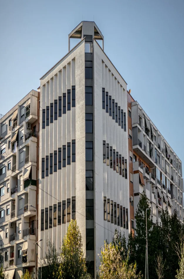 Tirane, jepet me qera aktivitet biznesi Kati 0, 2.121 m² 20 € (rrethi i astirit)