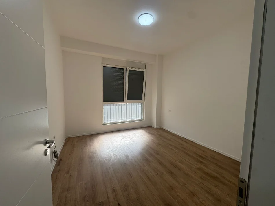 Tirane, shitet apartament 3+1+Aneks+Ballkon Kati 2, 143 m² 250.000 € (Ish Fusha e Avicacionit)