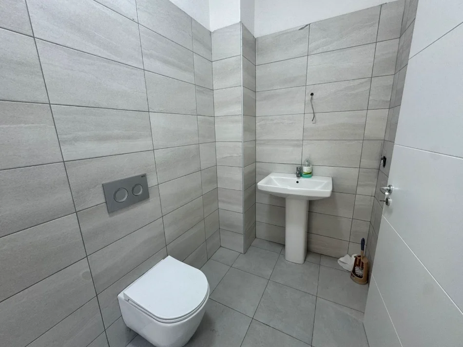 Tirane, shitet apartament 3+1+Aneks+Ballkon Kati 2, 143 m² 250.000 € (Ish Fusha e Avicacionit)
