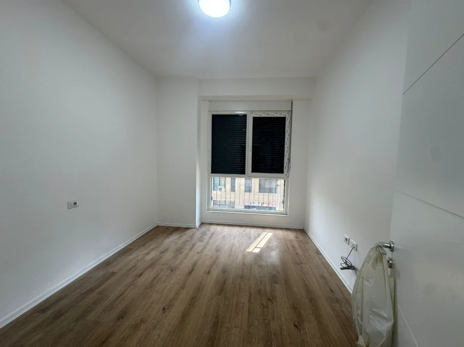 Tirane, shitet apartament 3+1+Aneks+Ballkon Kati 2, 143 m² 250.000 € (Ish Fusha e Avicacionit)